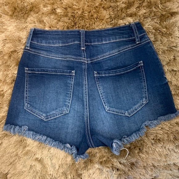 2 Pairs of Women’s Jean Shorts - Picture 3 of 7
